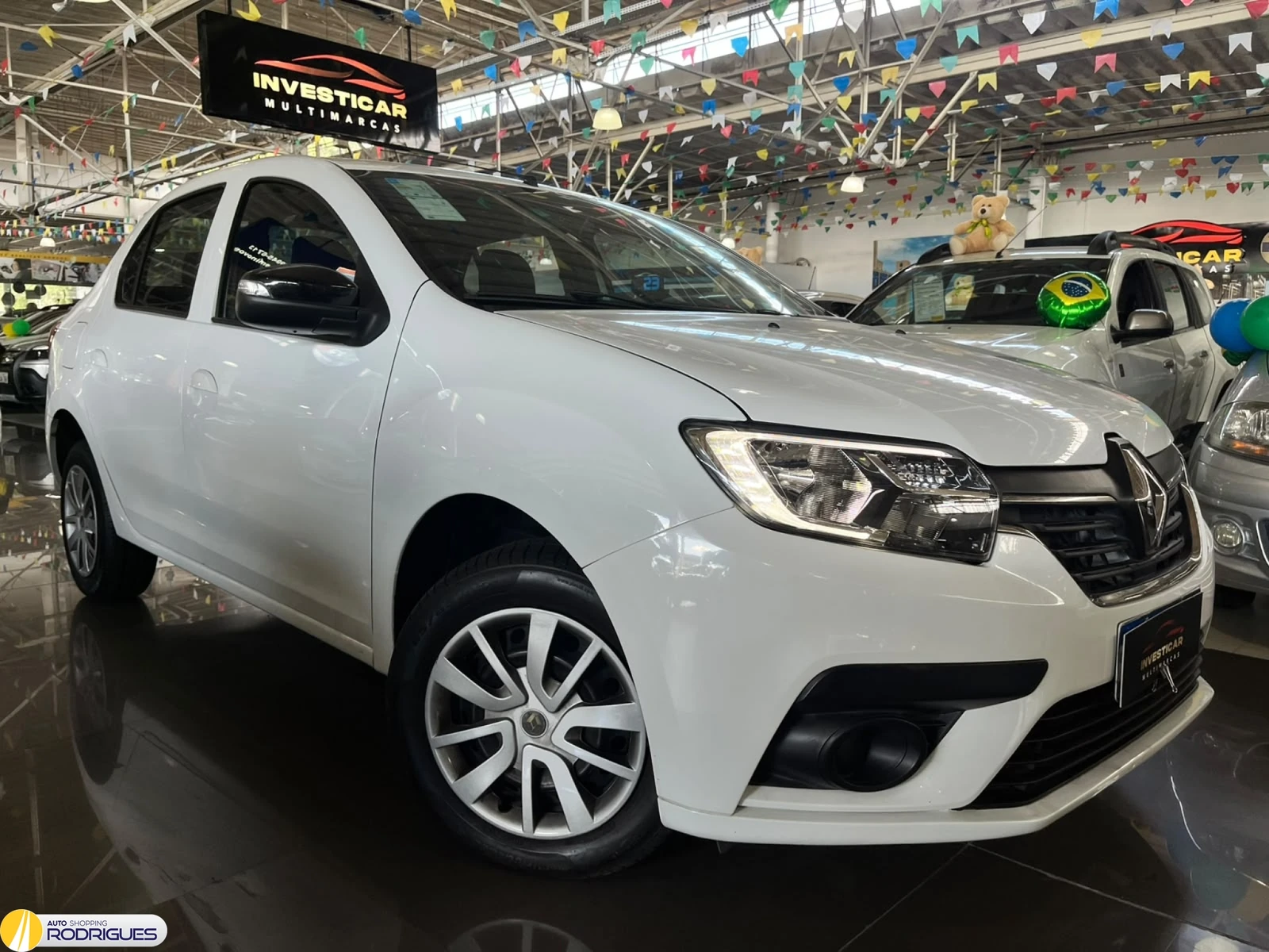 Renault Logan · veículo de exemplo